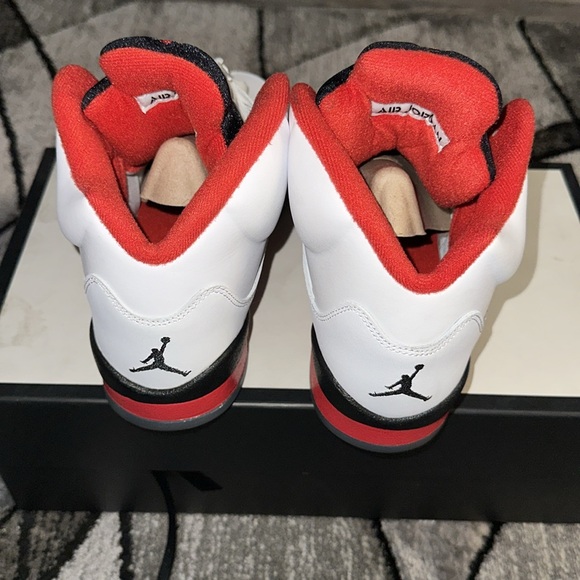 Jordan Retro 5 Fire Red “Black Tongue” - Picture 3 of 6